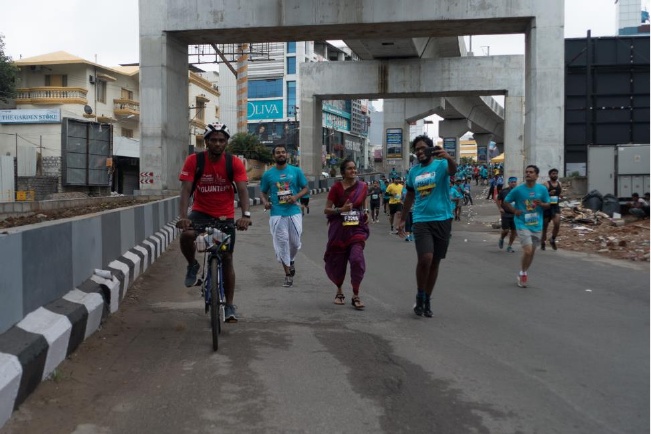 A person taking a selfie with Jayanthi during the marathon